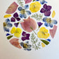 herbier artisanal de fleurs pressées encadré PenCée composé de dauphinelles, hortensia, bougainvillier, pensée et bleuet