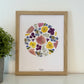 herbier artisanal de fleurs pressées encadré PenCée composé de dauphinelles, hortensia, bougainvillier, pensée et bleuet