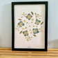 Herbier artisanal de fleurs pressées encadré PenCée composé d’hortensia bleues et gypsophiles 