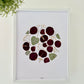 Herbier artisanal de fleurs pressées encadré PenCée composé de rose rouge et d’eucalyptus