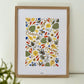 Herbier artisanal encadré PenCée avec des fleurs pressées et séchées. Composé de mimosa, eucalyptus, bleuet, pensée, delphinium, lys des Incas. 