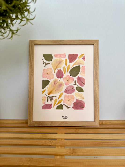 Herbier artisanal de fleurs pressées PenCée encadré composé de bougainvillier, pivoine, hortensia, eucalyptus 