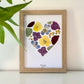 herbier PenCée encadré artisanal fait-main, en forme de coeur, fleurs pressées et séchées, composé d’hortensia, de pensée, d’eucalyptus, de rose rouge, de mimosa